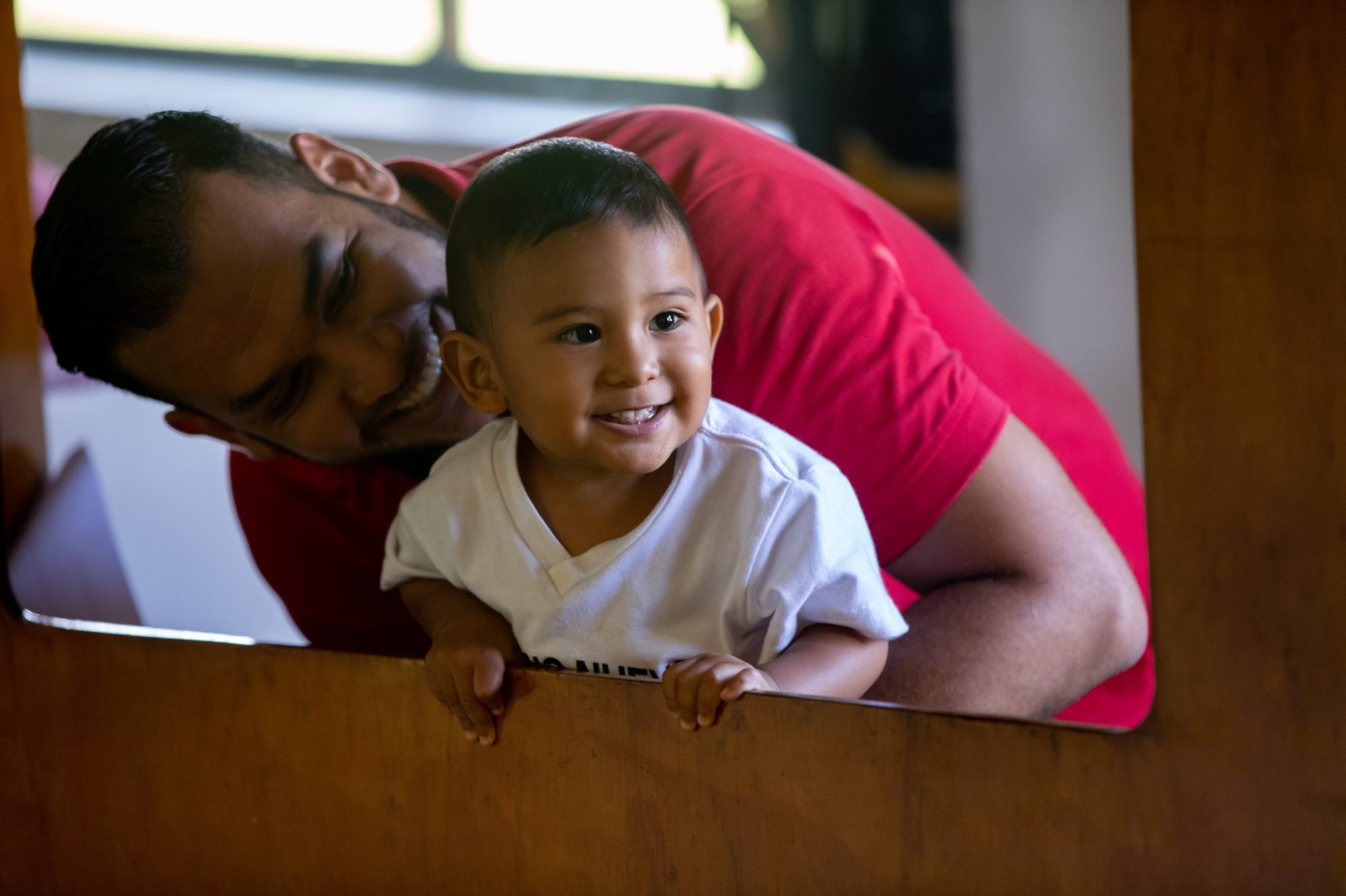 estudiante-maternal-y-rpofesor-min